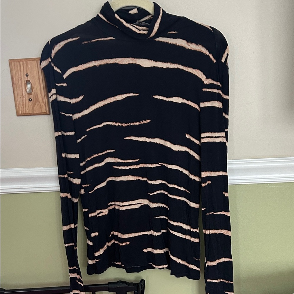 H&M Black and Beige Striped Top